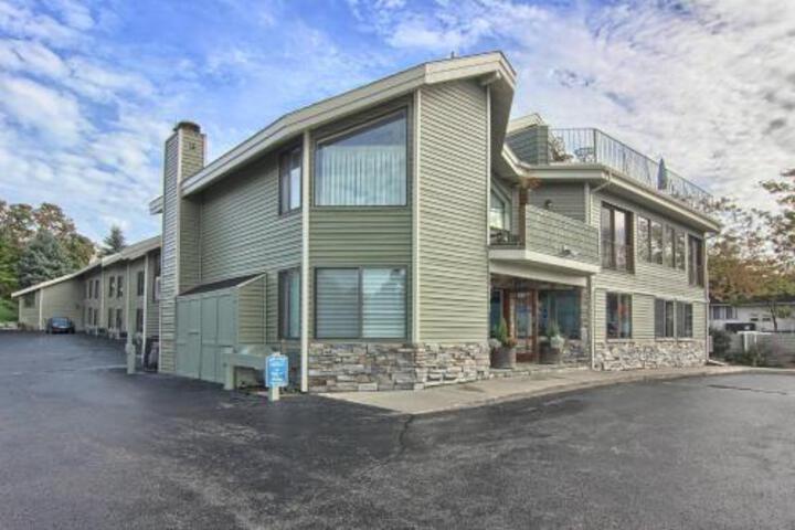 102 Pointes North Inn - thumb 1