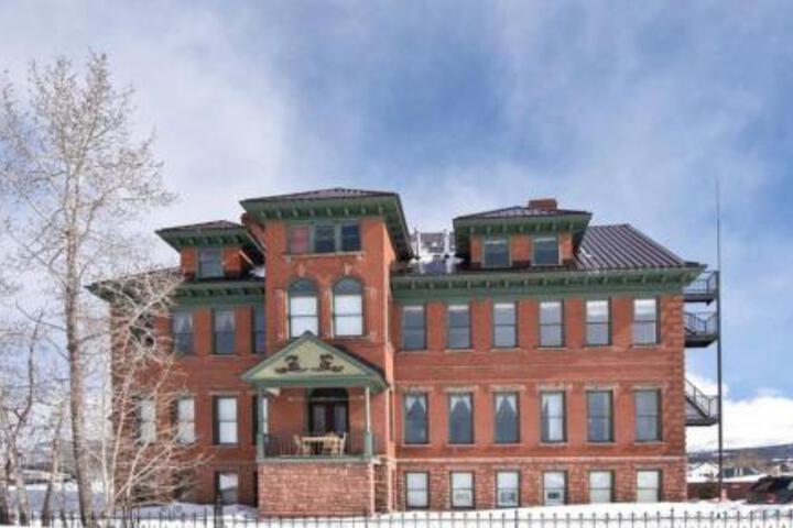 Mountain Views In Beautiful Historic Building! - thumb 2