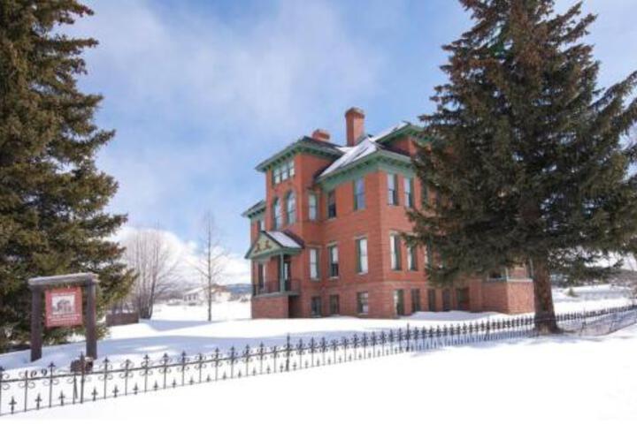 Mountain Views In Beautiful Historic Building! - thumb 1