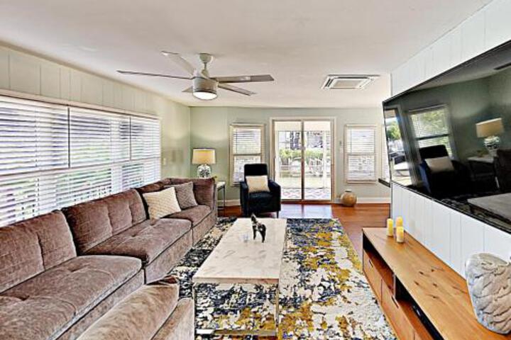 Canal Side Condo W / Private Dock Boats & Bikes Duplex - thumb 2