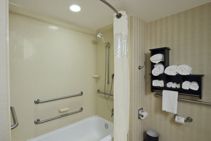 Hampton Inn & Suites Alexandria - thumb 7