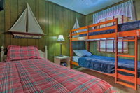 Poconos Home w / Billiards 2 Blocks to Lake Harmony