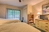 Lakefront Condo w / Pool Access 1min to Big Boulder