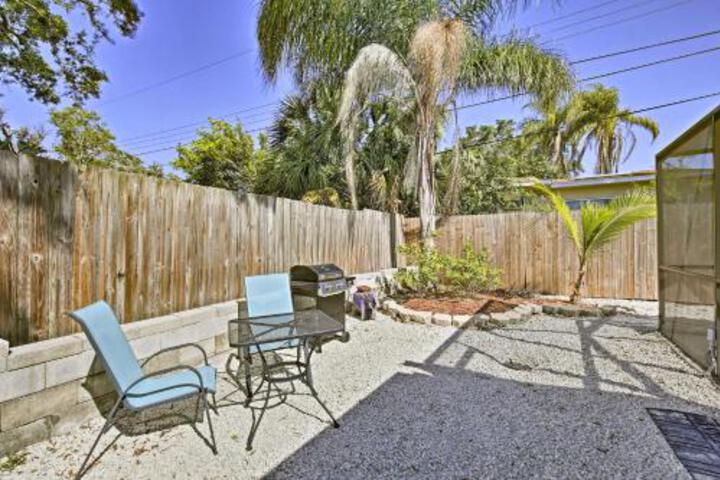 Largo Home W / Private Pool & Spa 4 Miles To Beach! - thumb 3