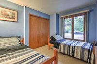 Lake Harmony Townhome w / Deck Grill  Hot Tub