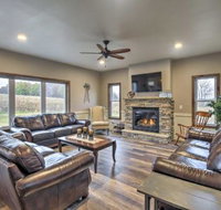 Luxe Lakefront Wisconsin Dells Home with Private Dock - Accommodation Missouri