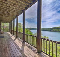 Spacious Cabin on Dale Hollow Lake w / Hot Tub - Accommodation Missouri