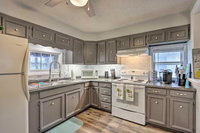 Charming Country Getaway w / Covered Porch