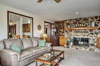 Wisconsin River Valley Farmhouse w / Views