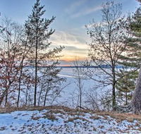 Waterfront Retreat on 2 Acres w / Deck  View - Accommodation Missouri