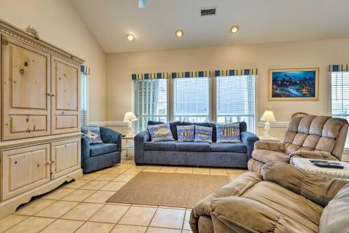 Blue Bungalow W / Porch Walk To Beach & Bay! - thumb 4