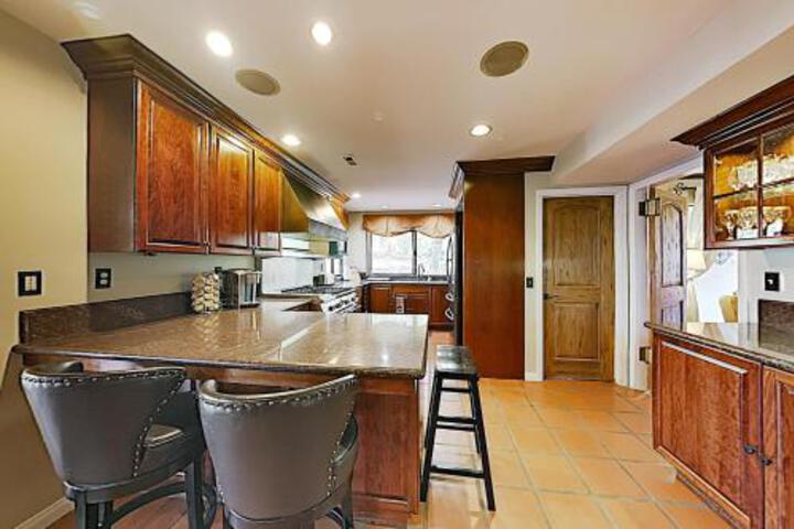 New Listing! Lavish 4 Unit San Antonio Estate Estate - thumb 2