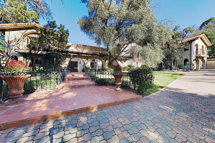 New Listing! Lavish 4 Unit San Antonio Estate Estate - thumb 0