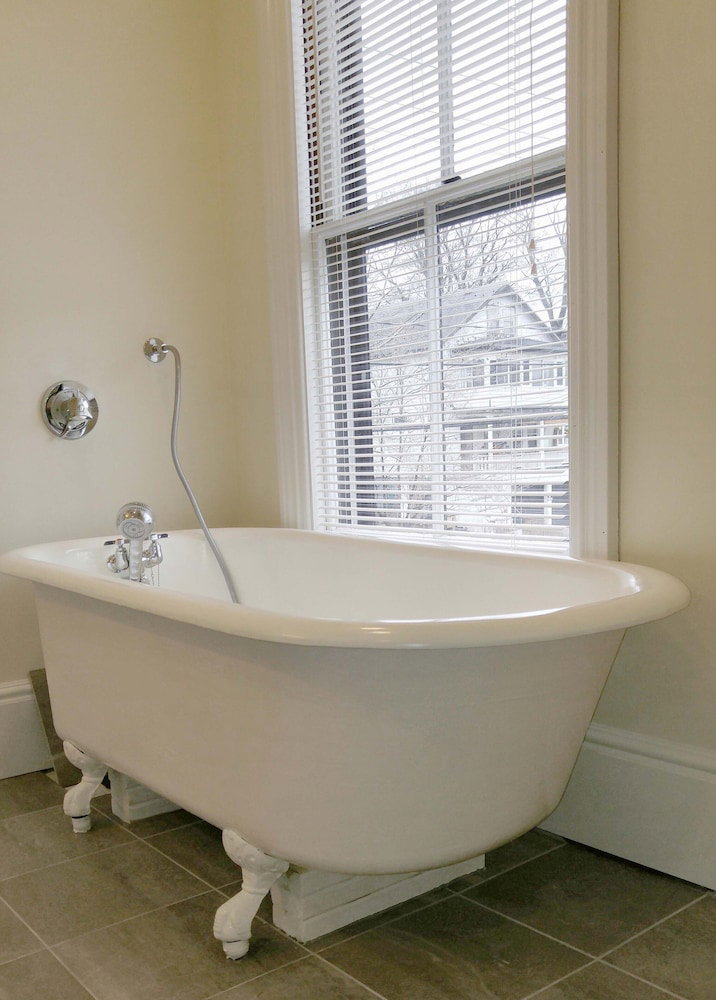 Davis Square Inn - thumb 3