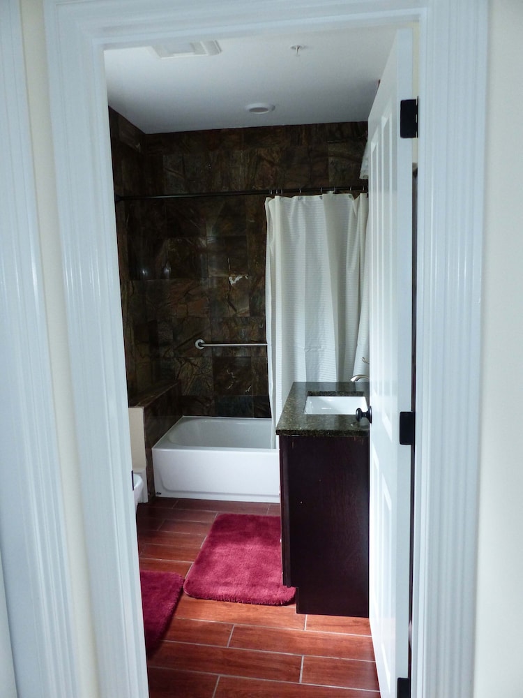 Davis Square Inn - thumb 6