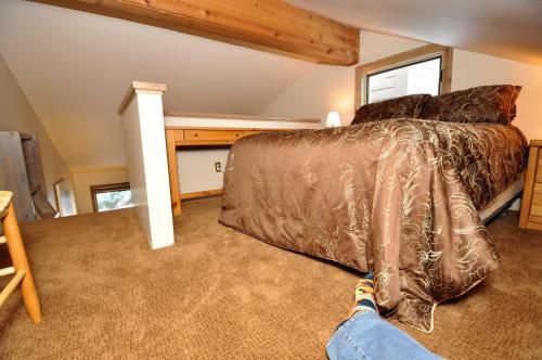 Gorgeous Spacious 4 Bedroom Townhome W / Garage - thumb 0