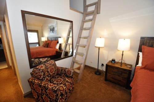 Gorgeous Spacious 4 Bedroom Townhome W / Garage - thumb 5