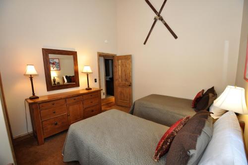 Gorgeous Spacious 4 Bedroom Townhome W / Garage - thumb 6