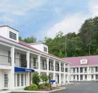 Howard Johnson by Wyndham Dalton - Accommodation Missouri