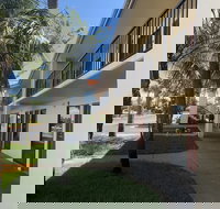 Days Inn  Suites by Wyndham Navarre Conference Center - Accommodation Missouri