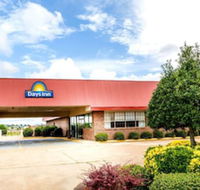 Days Inn by Wyndham Batesville - Accommodation Missouri