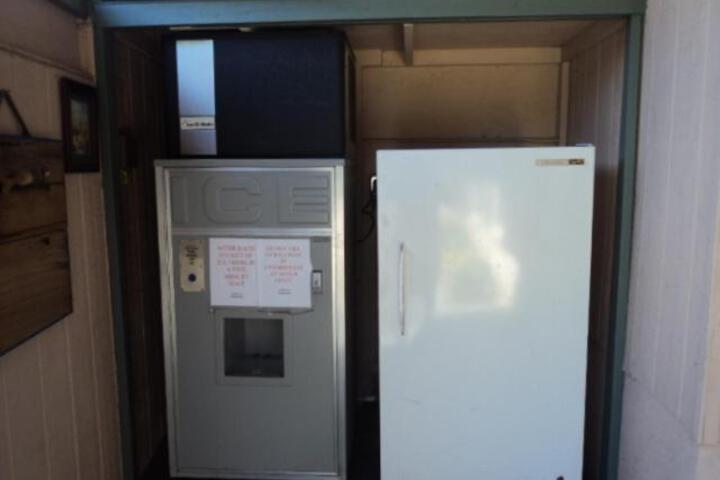 Bishop Elms Motel - thumb 6