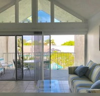 Coconuts Beach Resort - Accommodation Missouri