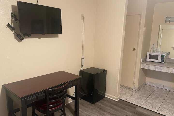 Colton Motel - thumb 2