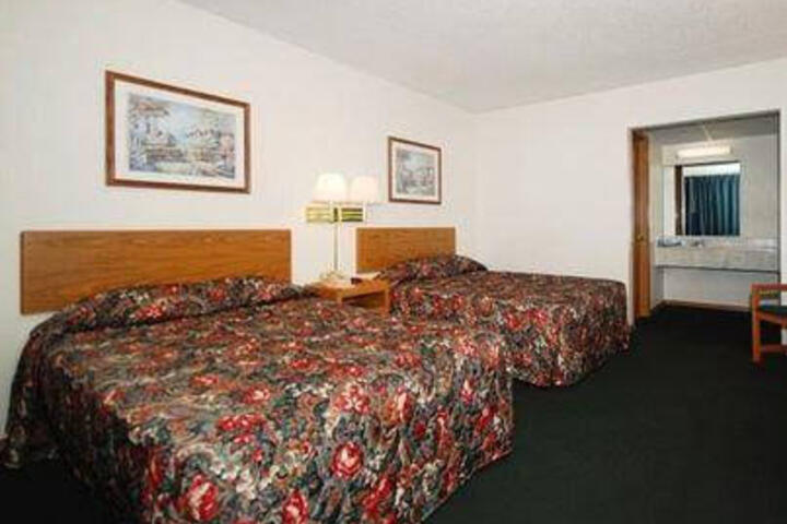 Econo Lodge Silver Dollar City Area