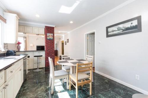 Entire 3 Bedroom Apartment Close To Boston & City Center - thumb 1