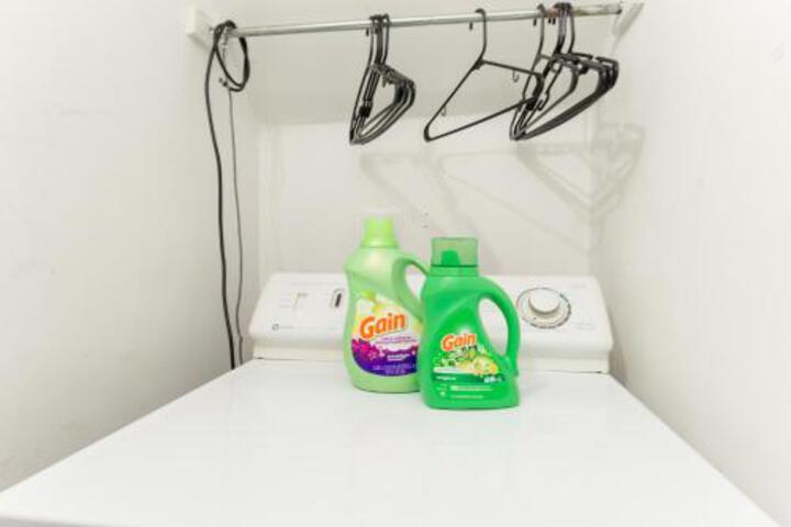 HOTEL QUALITY & CONFY CLOSE TO BEACH / SLEEPS 6 - thumb 3