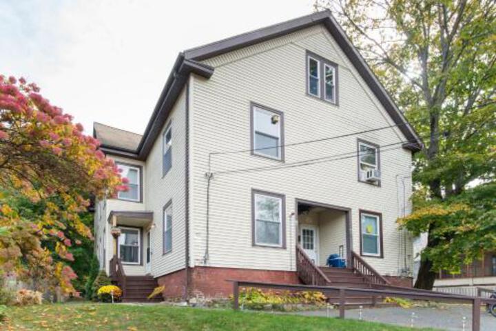 HOTEL QUALITY & CONFY CLOSE TO BEACH / SLEEPS 6 - thumb 2