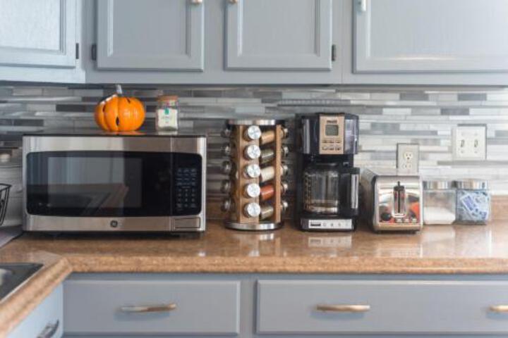 HOTEL QUALITY & CONFY CLOSE TO BEACH / SLEEPS 6 - thumb 1