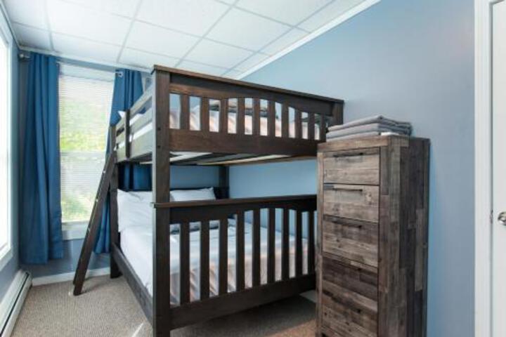 HOTEL QUALITY & CONFY CLOSE TO BEACH / SLEEPS 6 - thumb 5