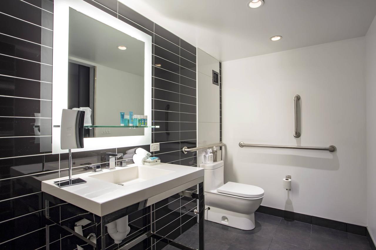 W Chicago - Lakeshore - thumb 20