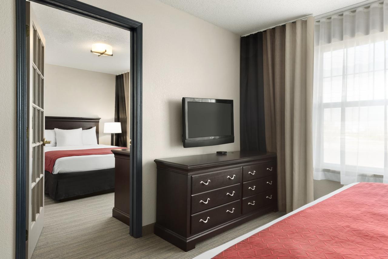Country Inn & Suites By Radisson, Kansas City At Village West, KS - thumb 11