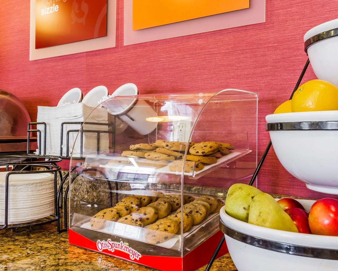 Comfort Inn Airport - thumb 17