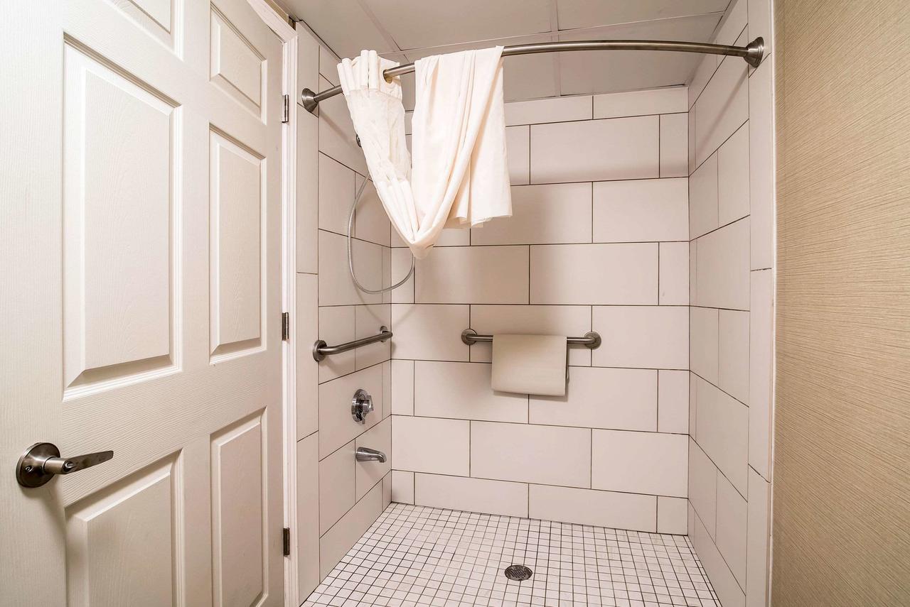 Comfort Inn Airport - thumb 19