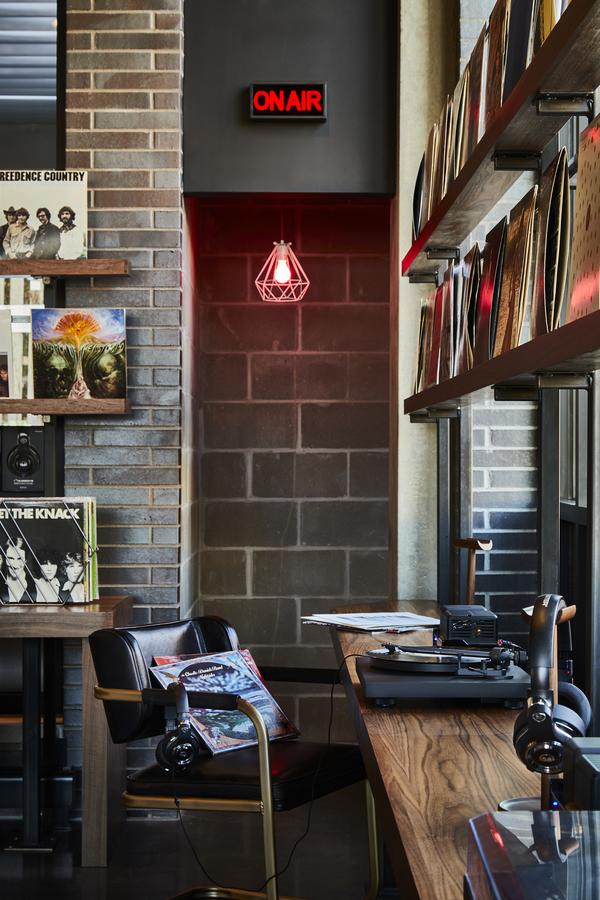 MOXY Minneapolis Uptown - thumb 1