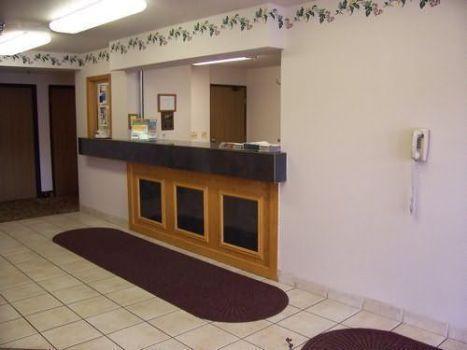 Budget Host Inn & Suites North Branch - thumb 3
