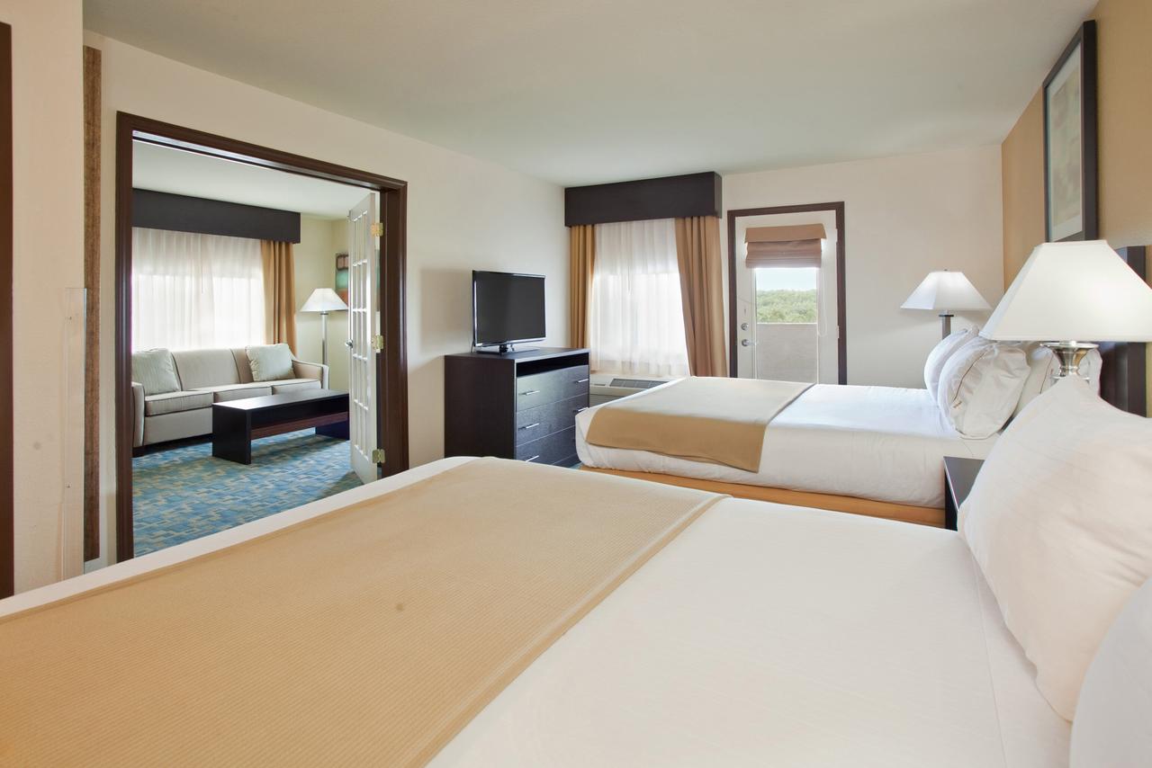 Holiday Inn Express Hotel & Suites Branson 76 Central - thumb 8