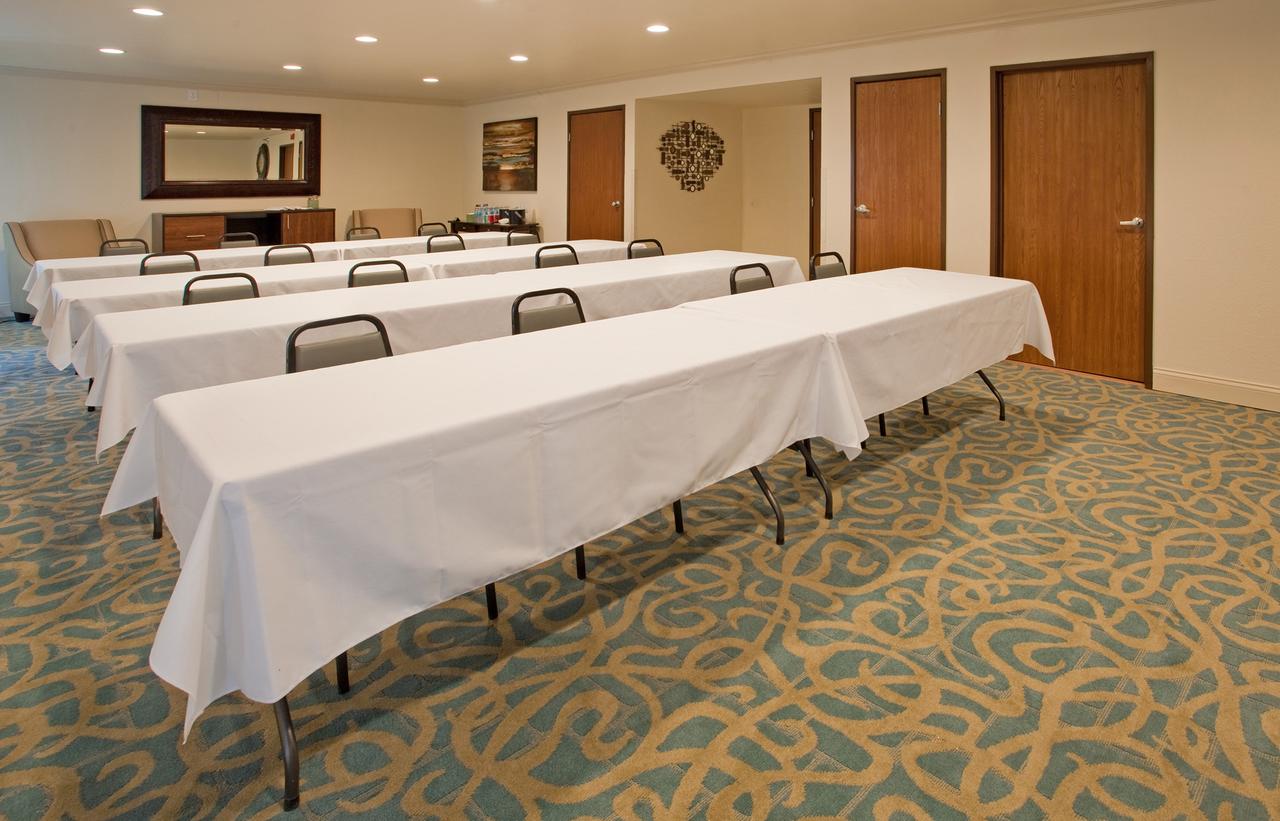 Holiday Inn Express Hotel & Suites Branson 76 Central - thumb 5