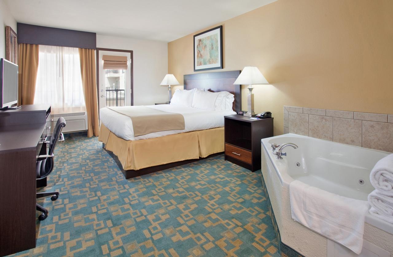 Holiday Inn Express Hotel & Suites Branson 76 Central - thumb 16