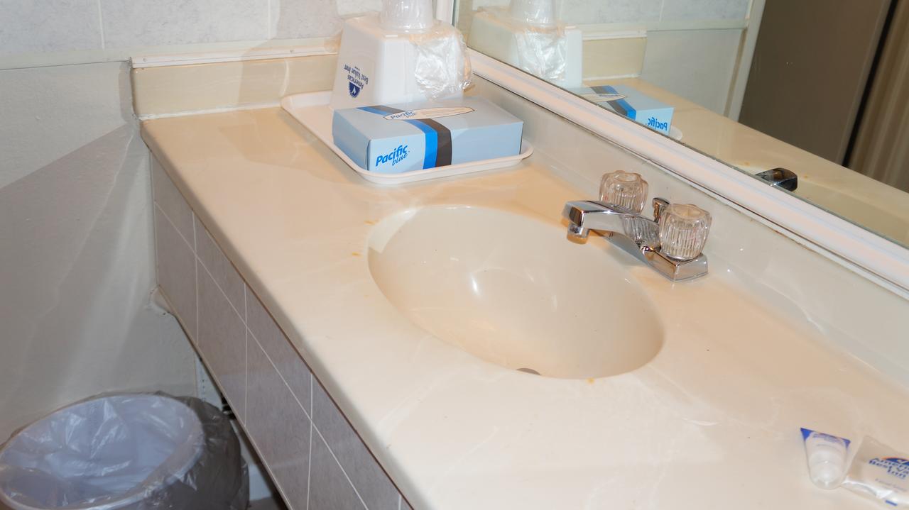 Americas Best Value Inn & Suites Kansas City - thumb 3