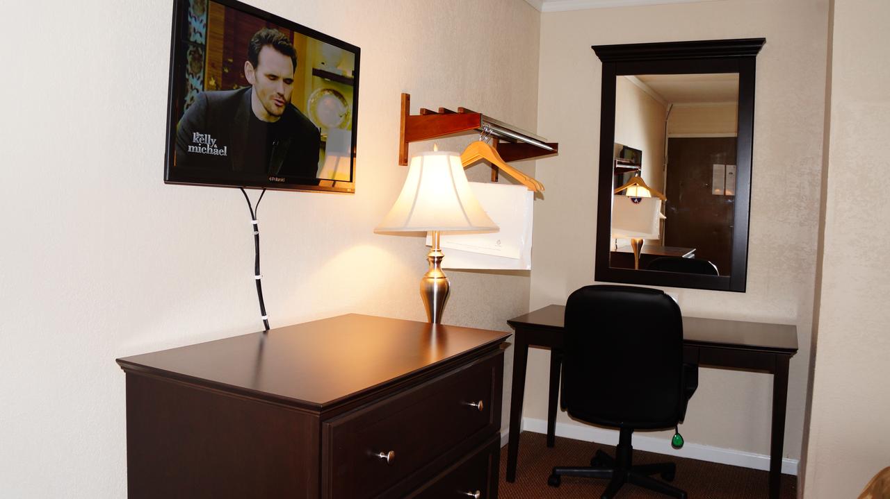 Americas Best Value Inn & Suites Kansas City - thumb 5