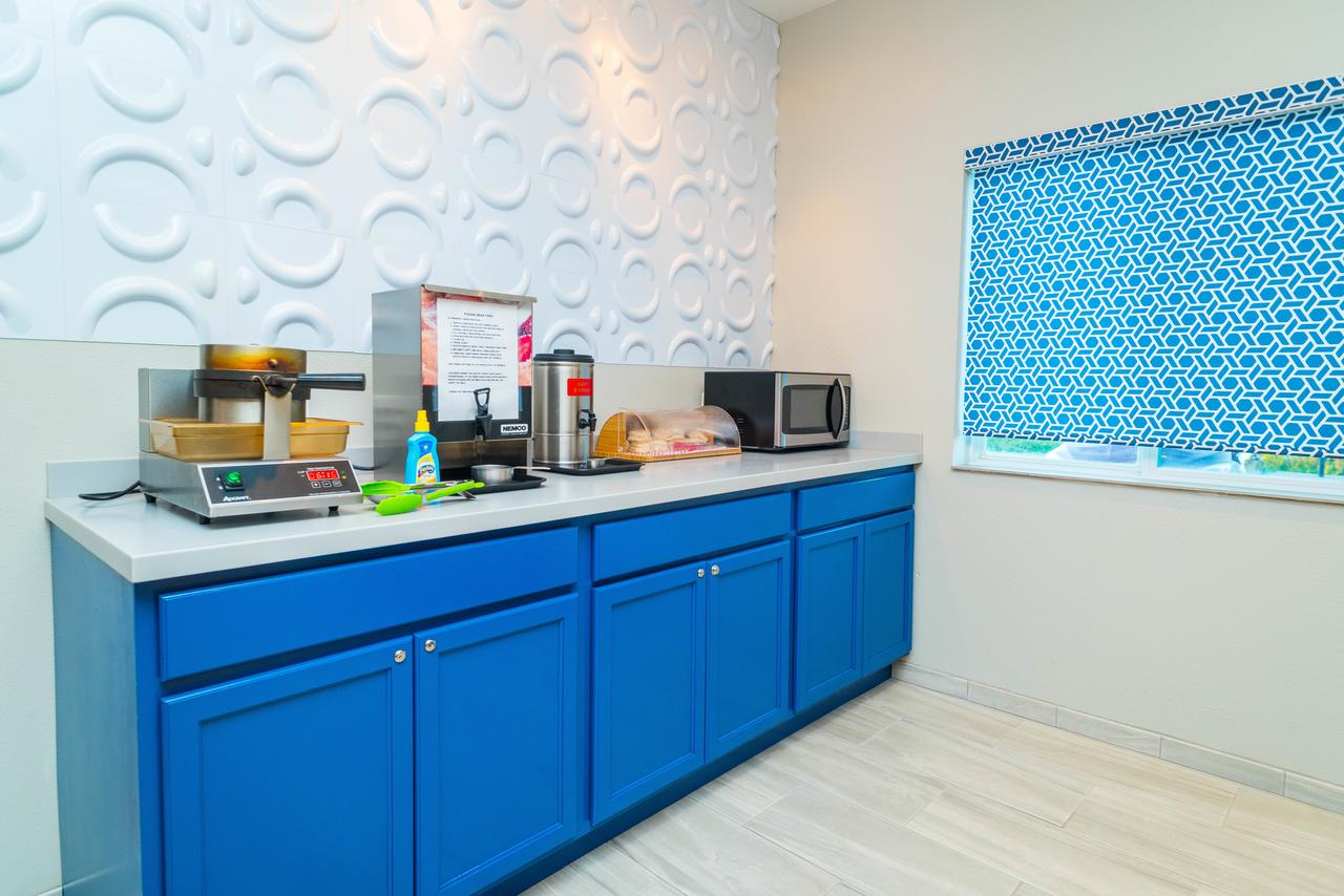 Studio Z Hotel/Extended Stay & Lounge - thumb 6
