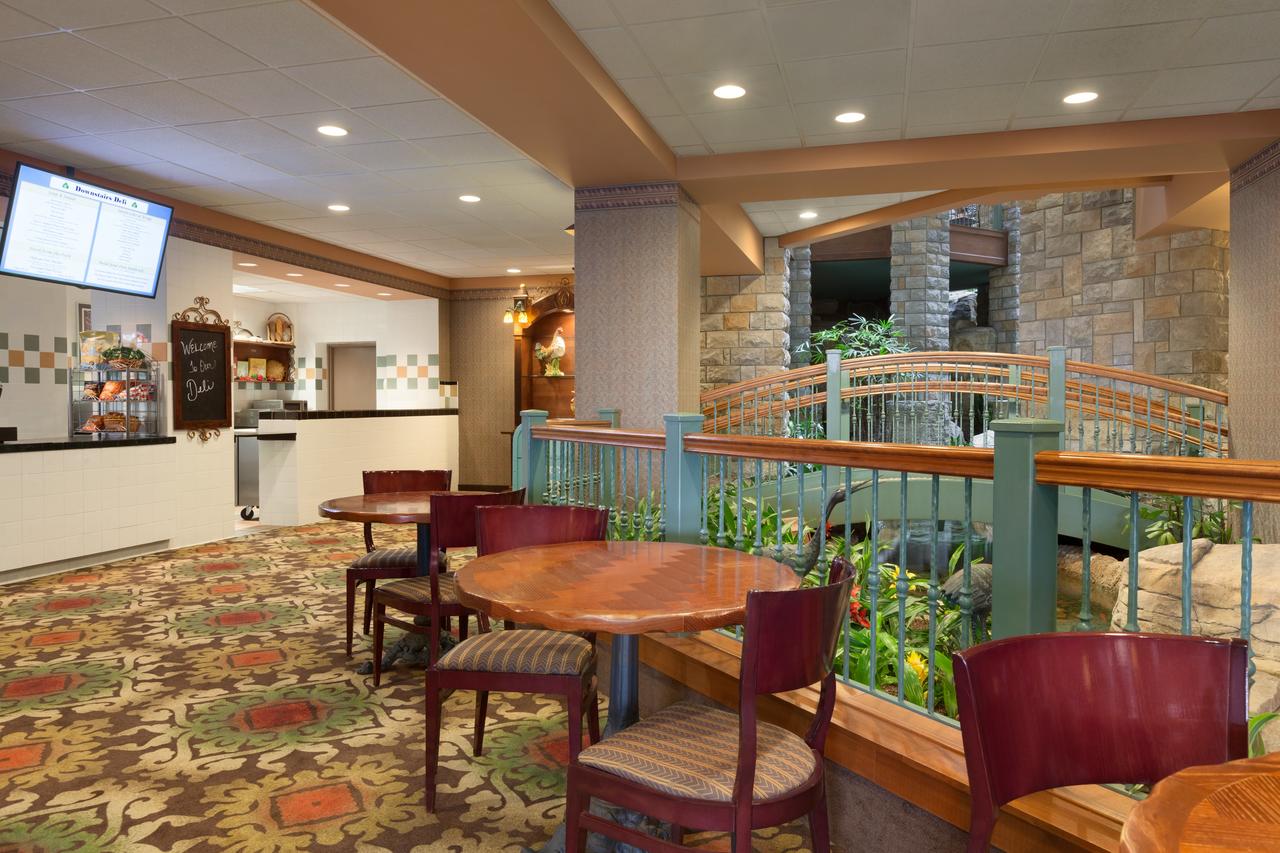 Chateau On The Lake Resort Spa - thumb 13