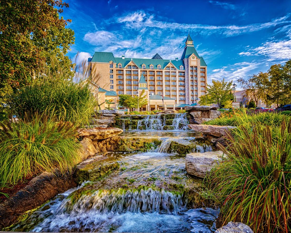 Chateau On The Lake Resort Spa - thumb 0