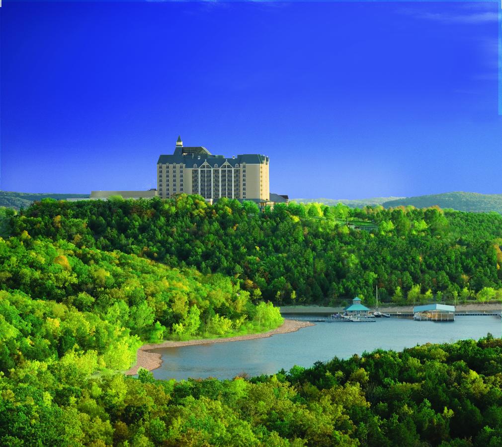 Chateau On The Lake Resort Spa - thumb 2