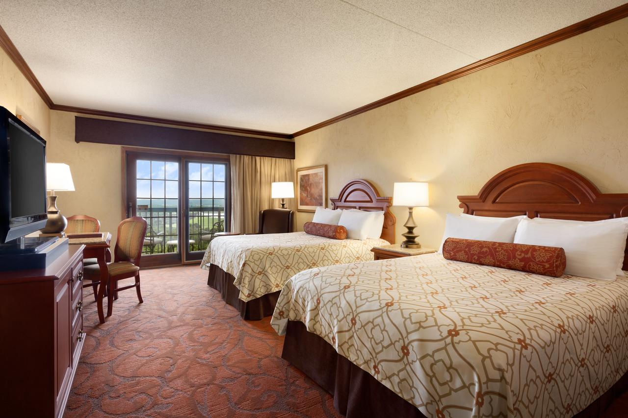 Chateau On The Lake Resort Spa - thumb 43
